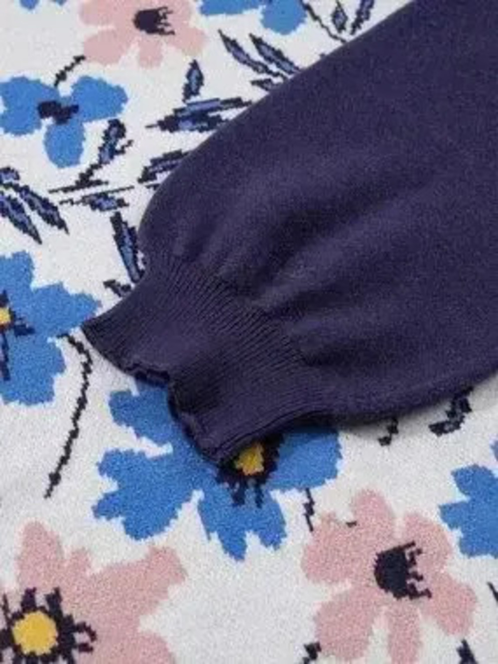 Floral Panel Colorblock Sleeve Patchwork Sweater - Picture 7 of 9
